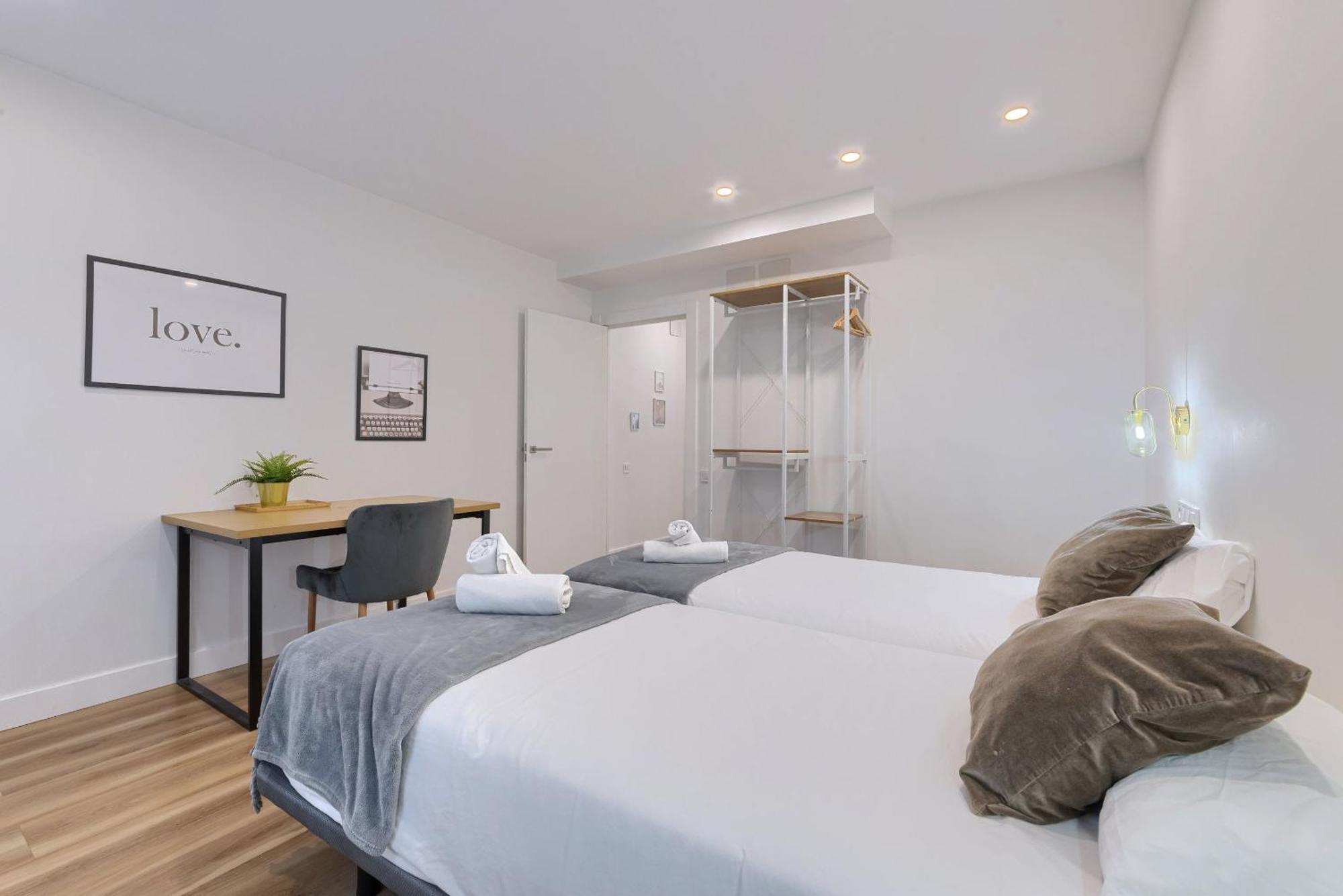 Deustown Apartamentos Билбао Екстериор снимка