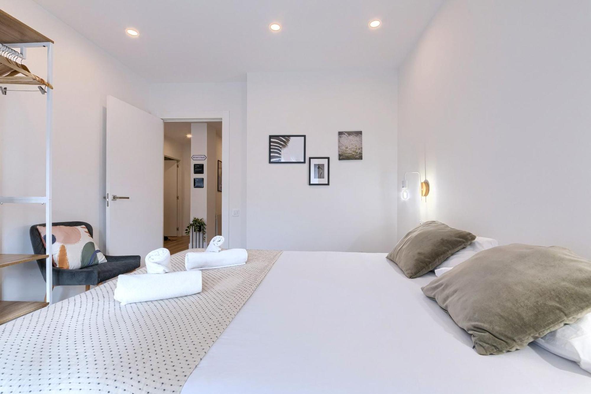 Deustown Apartamentos Билбао Екстериор снимка